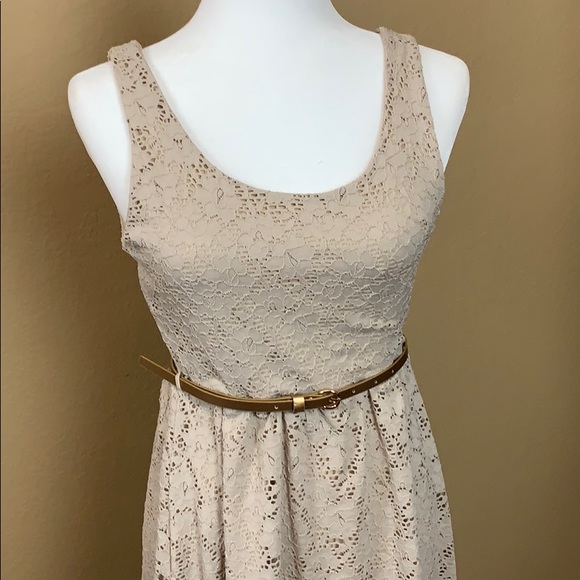 Lace Dress - Picture 2 of 5